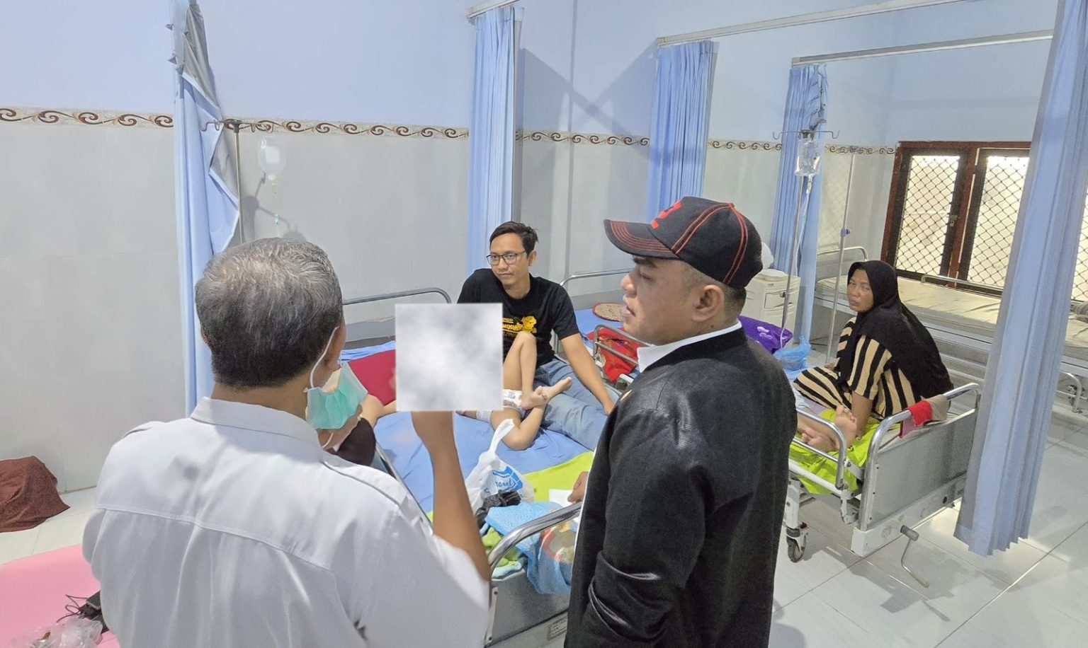 Ketua DPRD Pamekasan Sidak Kasus Keracunan MBG, Puluhan Siswa Jalani Perawatan