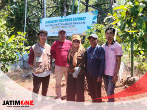 Dalam Upaya Mendukung Asta dari Presiden Kepala Desa Pagandingan Tanam 100 Pohon Alpukat