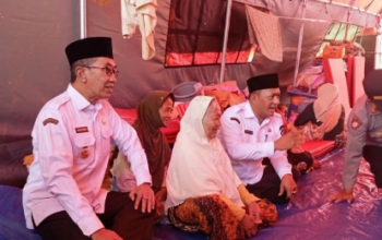 Bupati dan Wakil Bupati Pamekasan Tinjau Lokasi Longsor di Desa Sana Daja