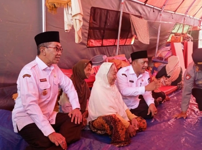 Bupati dan Wakil Bupati Pamekasan Tinjau Lokasi Longsor di Desa Sana Daja