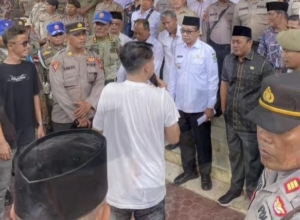 Ratusan Mahasiswa Demo Pemblokiran 86 Ribu Peserta BPJS hingga Bupati Pingsan