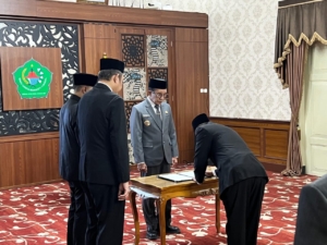 Bupati Kholilurrahman Sah Lantik Sekda Definitif di Rumah Dinas