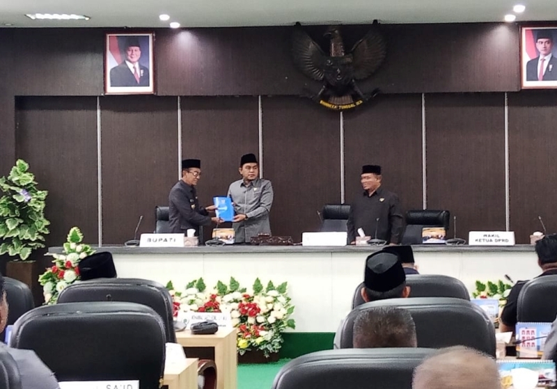Paripurna DPRD Pamekasan, Bupati Jawab Pandangan Fraksi atas Empat Raperda