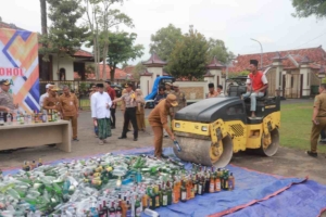Pemkab Pamekasan Musnahkan Ribuan Botol Miras Jelang Ramadan