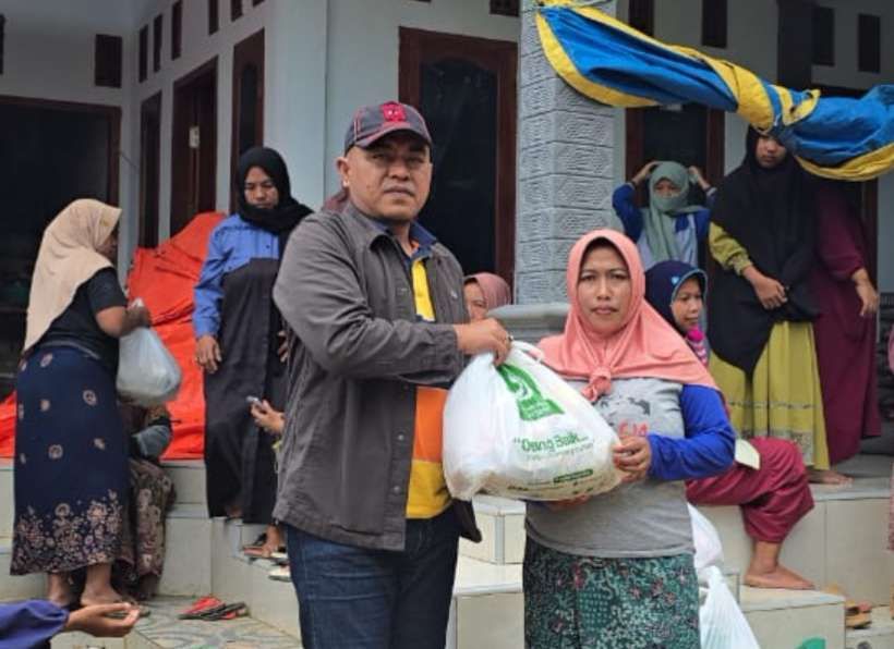 Ketua DPRD Pamekasan Tinjau Rumah Rusak Akibat Tanah Bergerak di Pasean